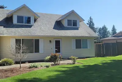 Image de A comfortable home for friends and family to gather and play.