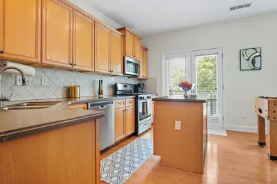 Image de Luxe on 16t, Steps to GTech, AStation & GameDay Ready, Stay Cozy in City Centre.