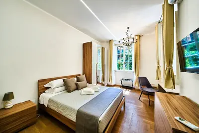 Image de 110sqm of elegance in spacious and bright apartment in Prati, in the heart of Rome