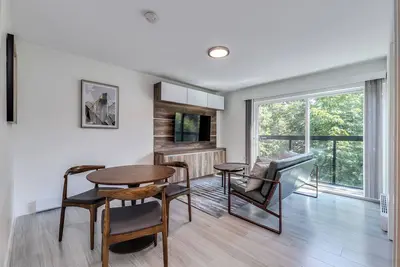 Image de Pet Friendly Furnished 2 Bedroom@ 1168 Pendrell