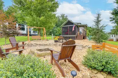 Image de 1 Mi to Tank Town Usa: Tiny Home w/ Pool Access!