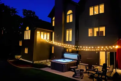 Image de Secluded Oasis-Sauna+Hot Tub