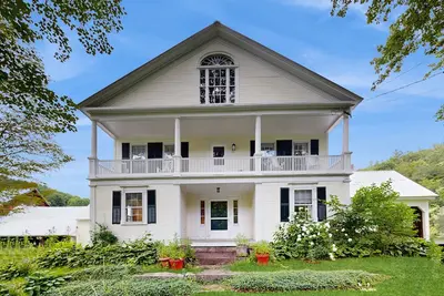 Image de Historic Vermont farmhouse in 100+ acres, balcony, sunroom, office, window a/c