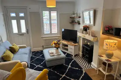 Image de Marlborough house with private parking\nWalking distance to town centre