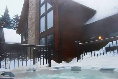 Image de Waterfront + Spa | kayaks | A/C | Fast Wifi & more