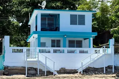 Image de Villa Direct Beach Access Joyuda Sleeps 12