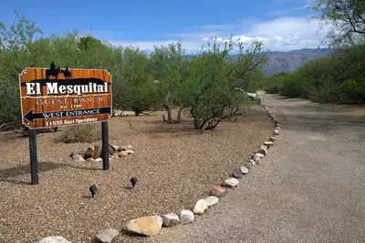 Image de Home on 10. 5 Acre Authentic Guest Ranch with Full Kitchen and huge private yard!