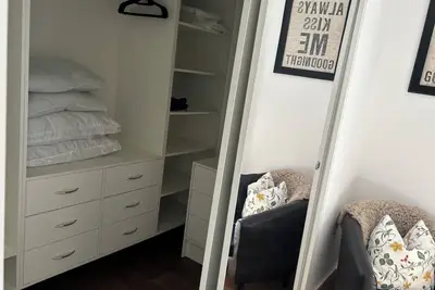 Image de Beautiful detached bungalow with lovely garden and security gates