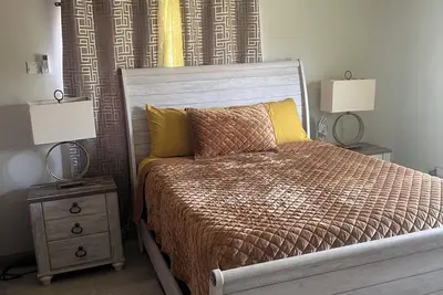 Image de Modern 2-bedroom house, 24 hr security, pool, close to entertainments in Ochi.