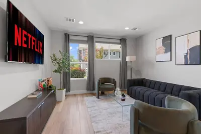 Image de Luxe Home - Sleeps 12+ | Perfect for Atx Groups!