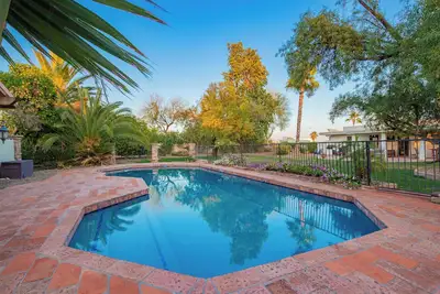 Image de Private Paradise Valley Oasis: Hot Tub, Large Yard