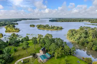 Image de Woodsy Lakehouse Getaway