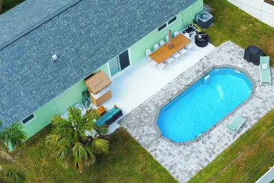 Palm Paradise by StayLage