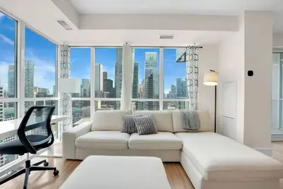 Image de *Lake View* Cozy Home Near Scotiabank/Rogers/Union