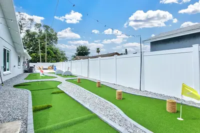 Image de Brand New Pool Paradise | Put-put! Games! Fire Pit