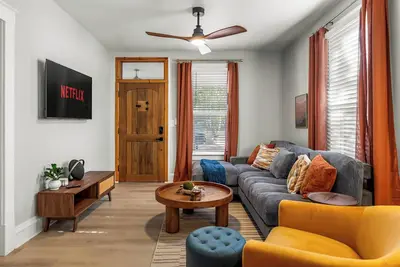 Image de Chic, cozy & spacious 4-bedroom house in Pueblo with large private backyard