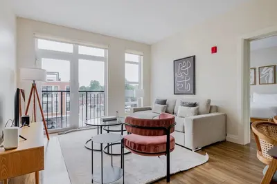 Image de Blueground | Newtonville, fitness center, nr park