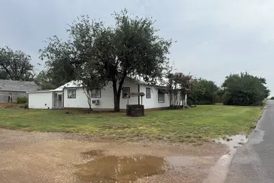 Image de 3 Bedroom/2 Bath Hunting Cabin in Crowell, Texas