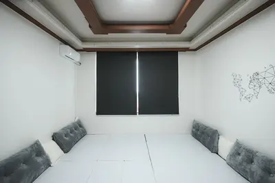 Image de Stylish Rooftop Lounge & Cozy Game Room – Perfect for Gatherings in the City