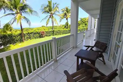 Image de Ocean View 2 Bedroom Condo • 5 Min Walk to the Beach