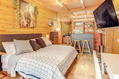 Image de Downtown Crandon: Walkable Studio w/ Patio!