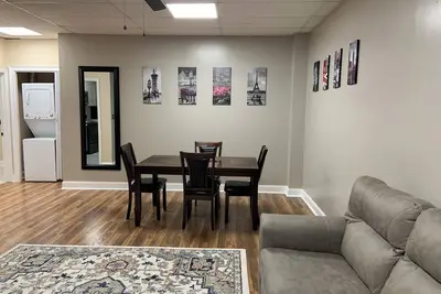 Image de Nice 2-bedroom apartment great location 5 min to Uab and downtown. Unit 5