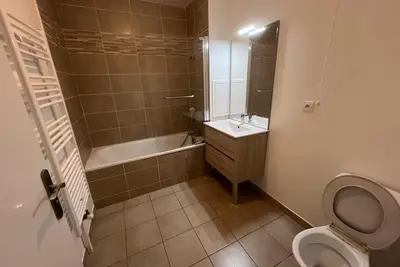 Image de Appartement confortable à 5 mins de l’aéroport d’Orly et à 15 mns de Paris!