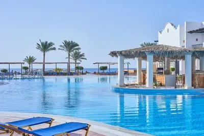 Image de Bright & Airy Room Ideal for Scenic Beach Side Stay - with 2 Swimming Pools!