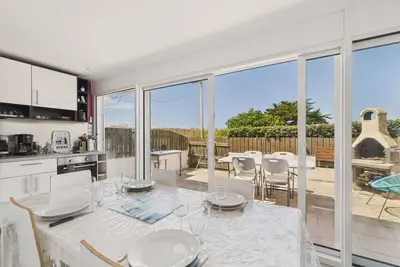 Image de 20 m de la plage, appart pour 4, terrasse