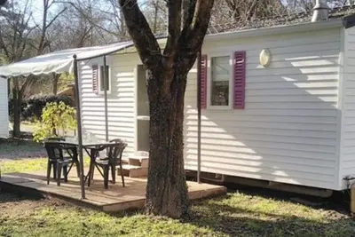 Image de Mobil-home avec terrasse et salon de jardin