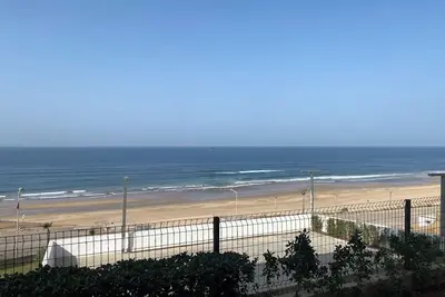 Image de Appartement à Prestigia plage des nations avec jardin et accès direct à la mer.