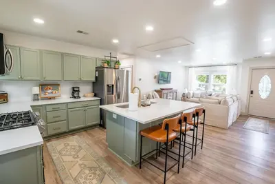 Image de Holcombe Premier: Modern Luxury : 4br Home