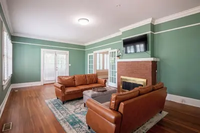 Image de Georgia Park Gem: Historic Home with Pool