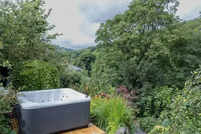 Image de Charming Eco Hideaway on the Dee River with Private Relaxing Hot Tub