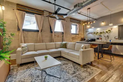 Image de Vintage Boho Retreat | Covered Parking | Gym | Dt