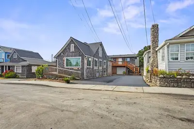 Image de Updated Home One Block to the Promenade! Dog-Friendly with Guest House