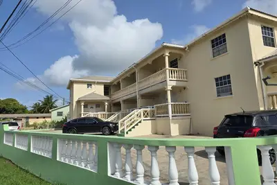 Image de Unwind in our cozy, furnished Ac 2 -bedroom unit perfect for short getaways.