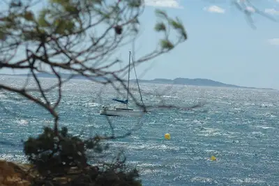 Image de 🏖️ Location saisonnière à Hyères – Plage à 200 m! ☀️
