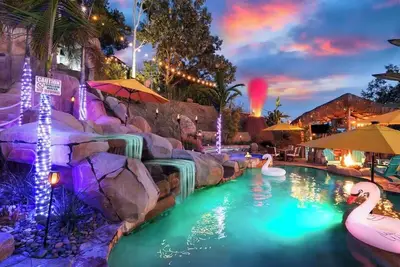 Image de Mountaintop Estate: Pool-Hot Tub-Theatre-Tiki Bar