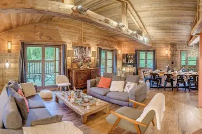 Image de Chalet, à 50m des remontées, vue village/bâtiment, balcon, télévision, 220m², Tignes