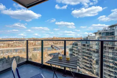 Image de Golden Horizon Luxe Comfort & Iconic City Views