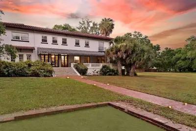 Image de 4, 800 sf Estate | Pool, Lake, Weddings and Events