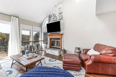 Image de Updated 2-bed golf villa with views, fireplace & Galena Territory access