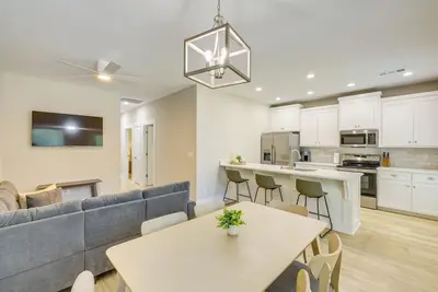 Image de Near 17 Springs Sports Complex: Millbrook Duplex!