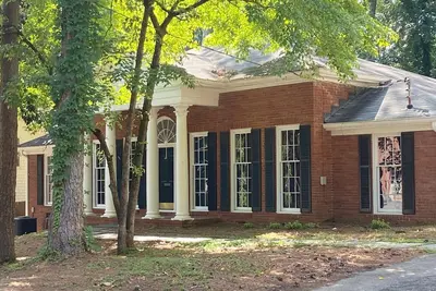 Image de Welcoming 4-bedroom house in vibrant Buckhead Atlanta