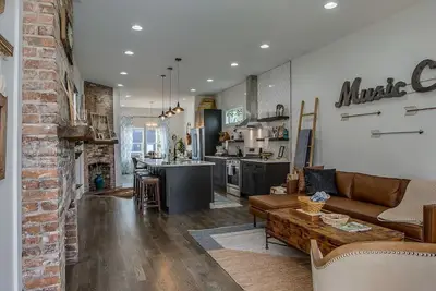 Image de Bohemian Farmhouse of your dreams awaits in this 5 bed, 3. 5 bath!