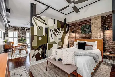 Image de Epic Location | Broughton Street Condo | Walkable