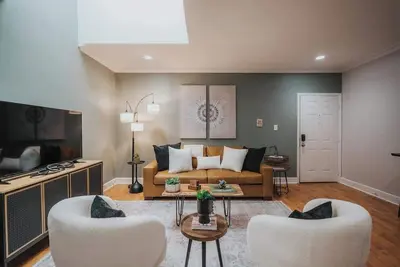 Image de Luxury Loft on Wright Square | Central w/ King Bed
