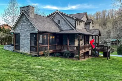 Image de Spacious 5-bedroom Lodge 5 minutes to Center Hill Lake, Sleeps 12, New, No Pets