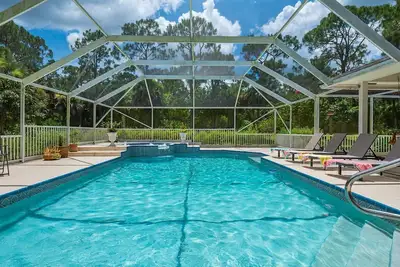 Image de Family Getaway in Jupiter Farms: Fun Pool & Lake!